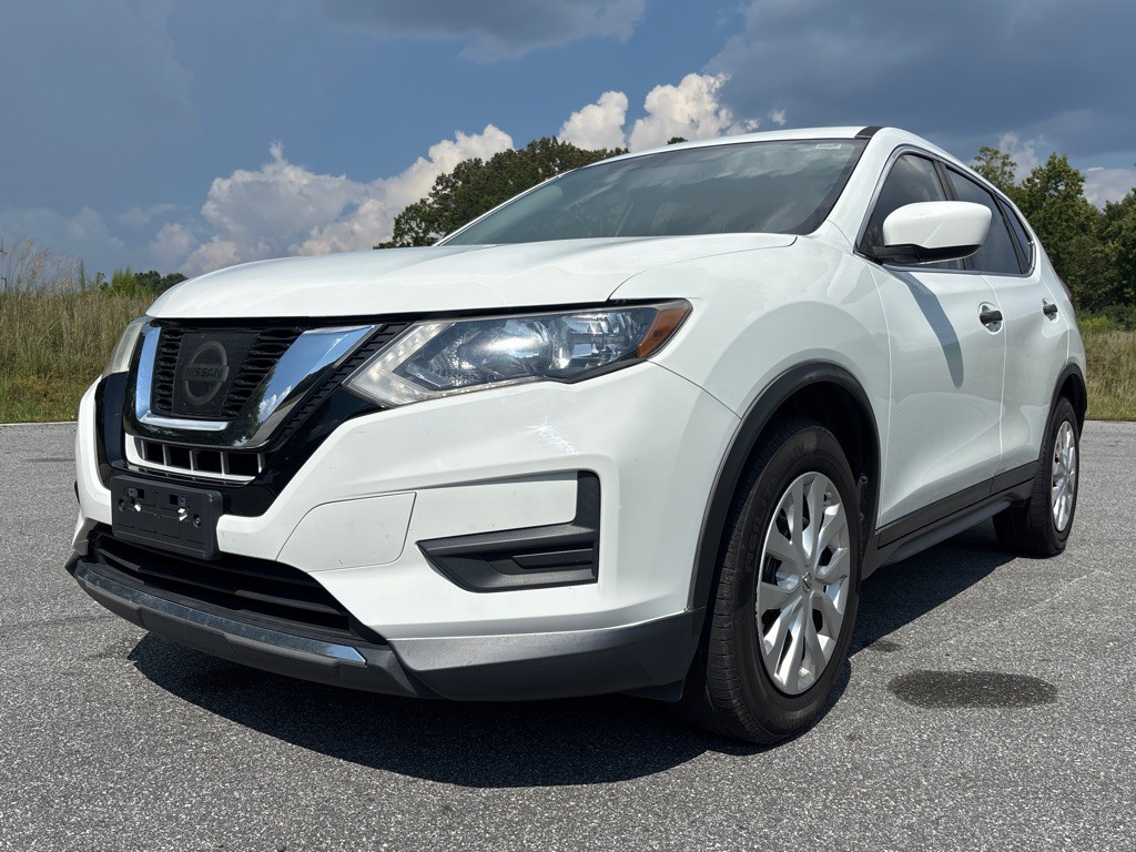 2017 Nissan Rogue Image 1