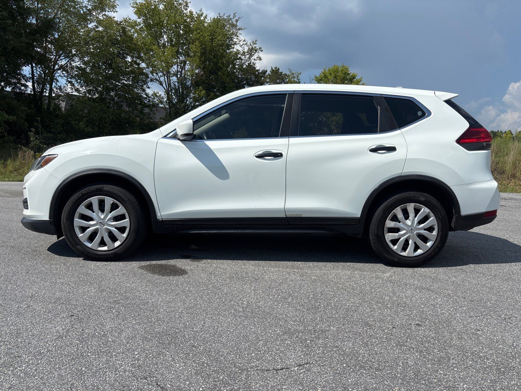 2017 Nissan Rogue Image 2