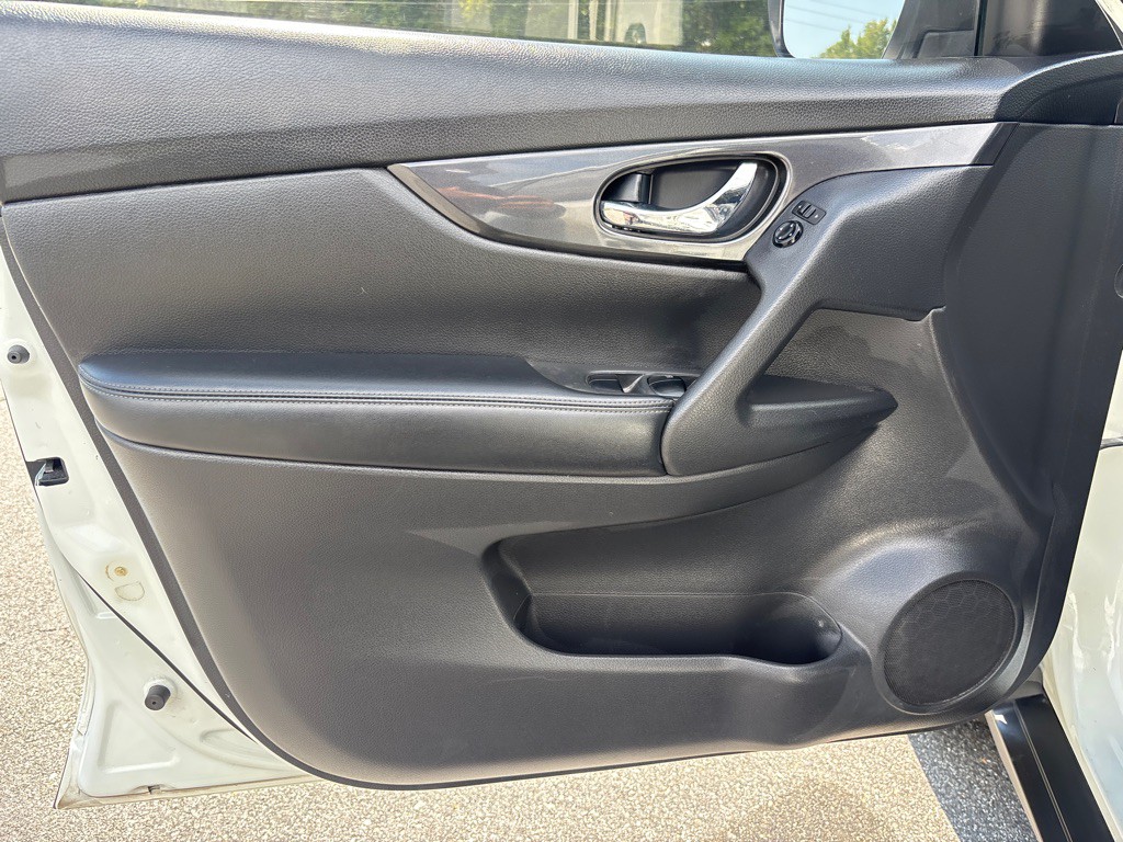 2017 Nissan Rogue Image 10