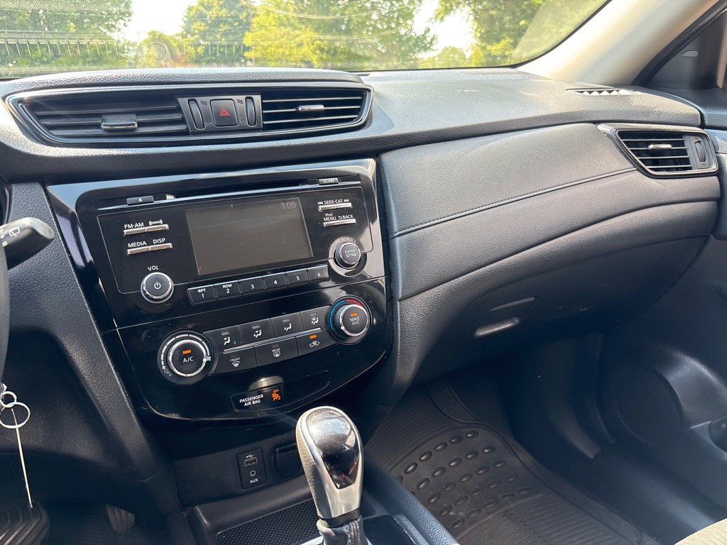 2017 Nissan Rogue Image 15