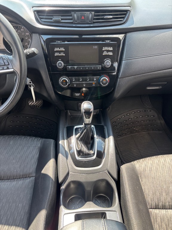 2017 Nissan Rogue Image 16