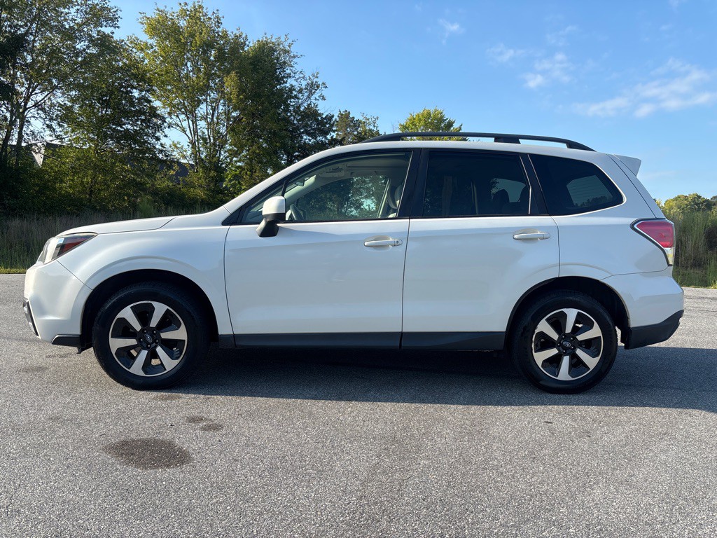 2018 Subaru Forester Image 2