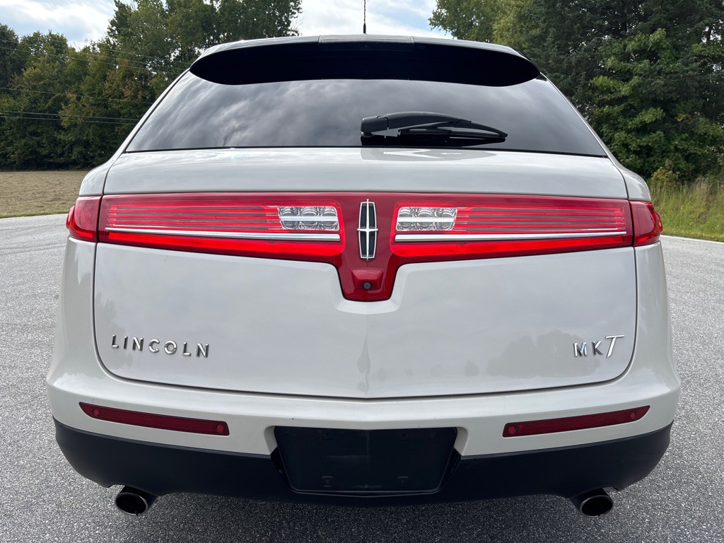 2019 Lincoln MKT Image 4