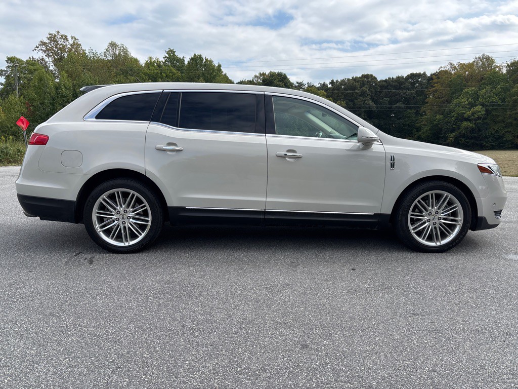 2019 Lincoln MKT Image 6