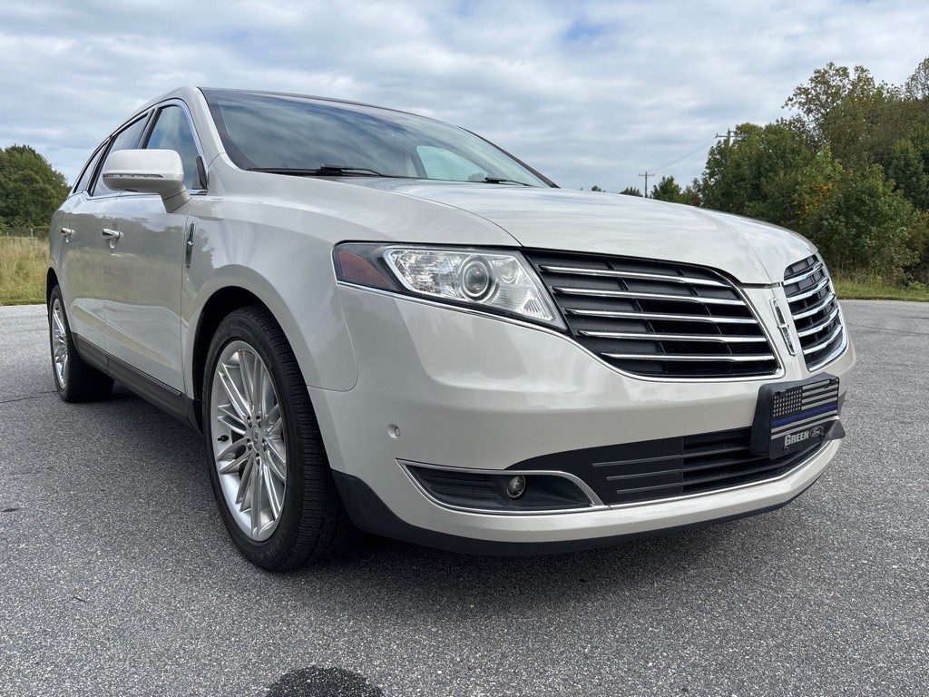 2019 Lincoln MKT Image 7