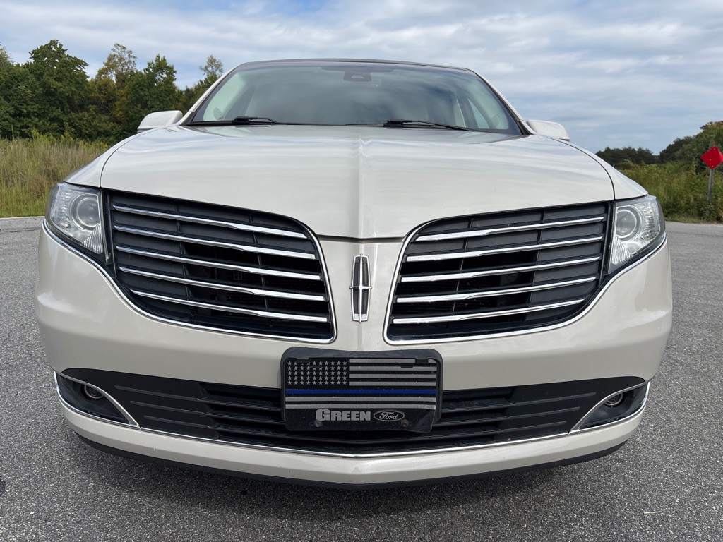 2019 Lincoln MKT Image 8