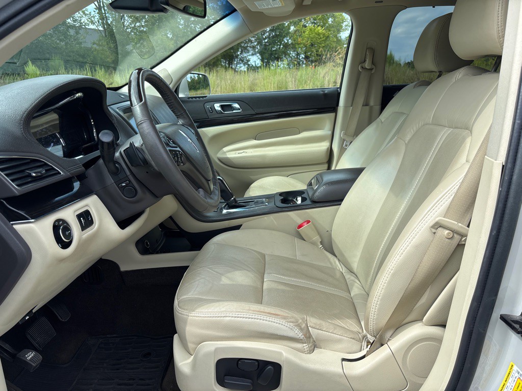 2019 Lincoln MKT Image 10