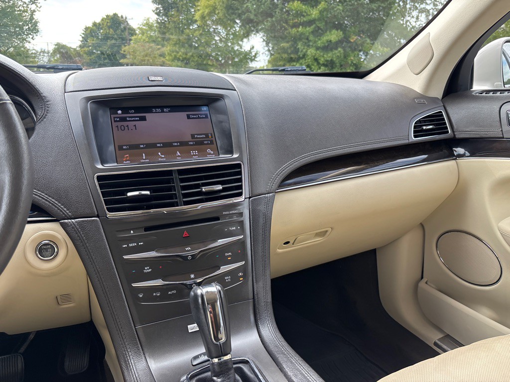 2019 Lincoln MKT Image 15