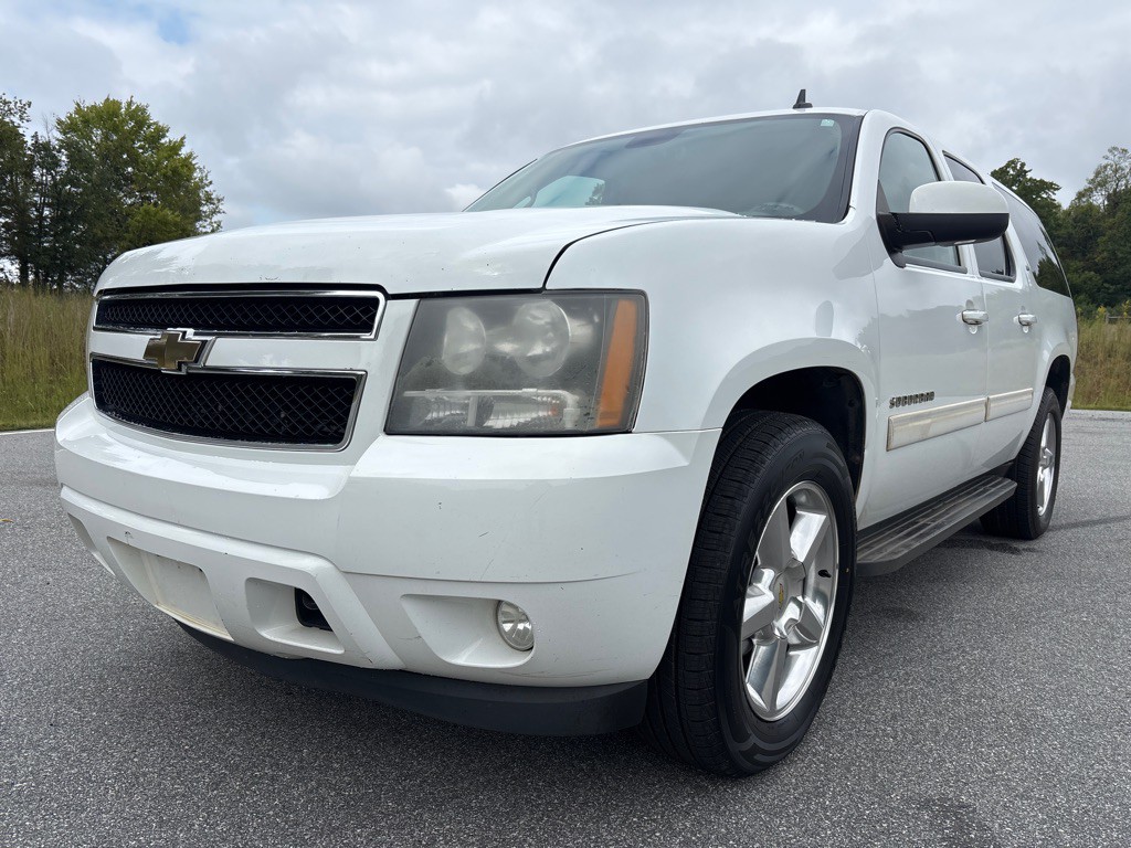 2011 Chevrolet Suburban Image 1