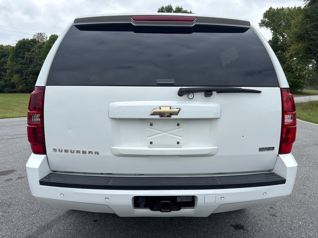 2011 Chevrolet Suburban Image 4