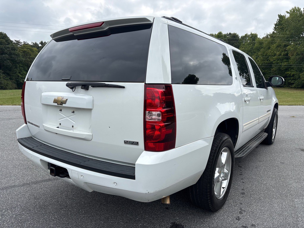 2011 Chevrolet Suburban Image 5