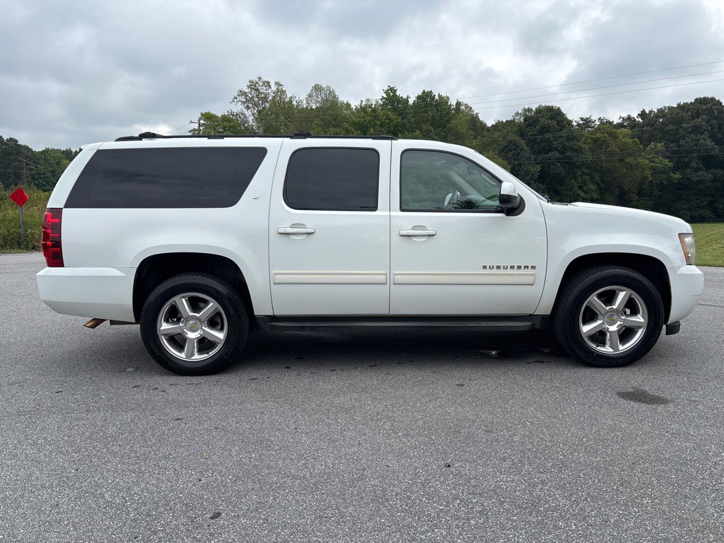 2011 Chevrolet Suburban Image 6