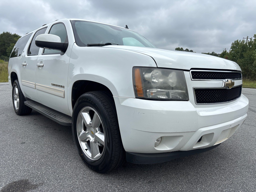 2011 Chevrolet Suburban Image 7