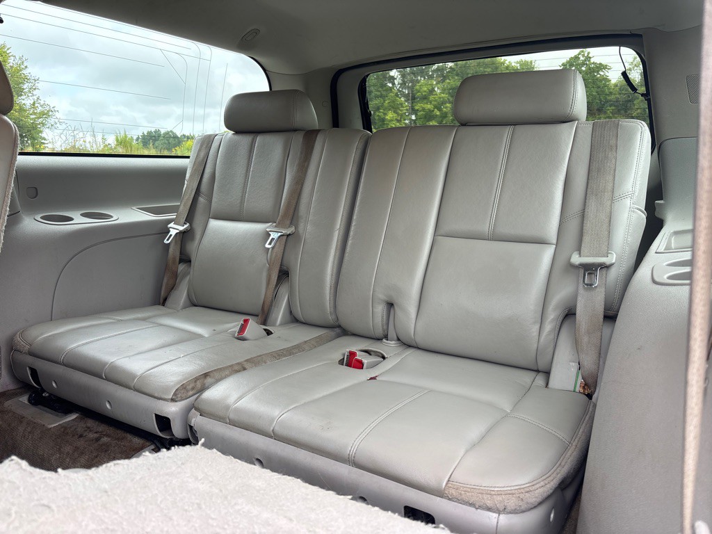 2011 Chevrolet Suburban Image 13
