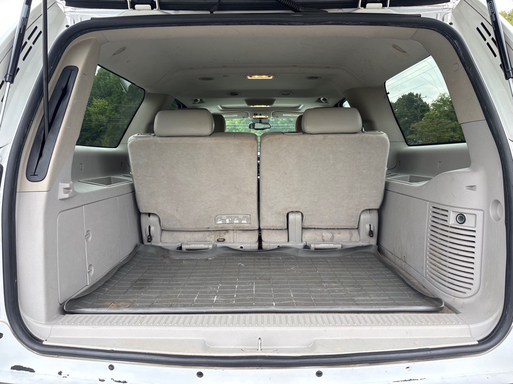 2011 Chevrolet Suburban Image 14