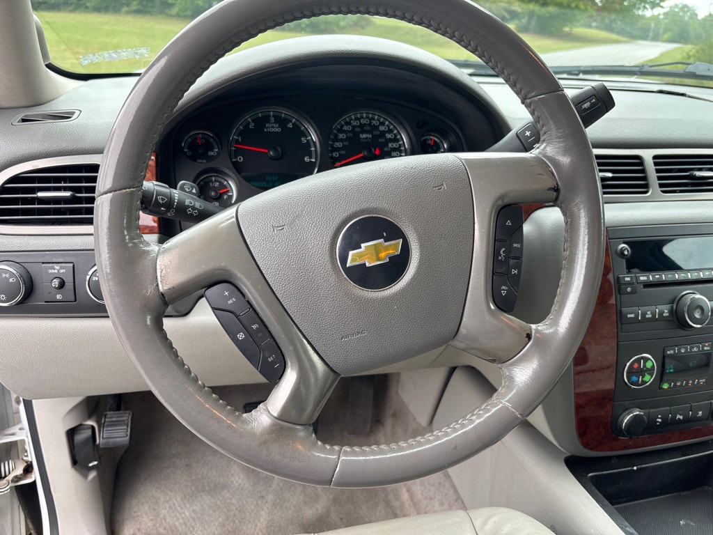2011 Chevrolet Suburban Image 15