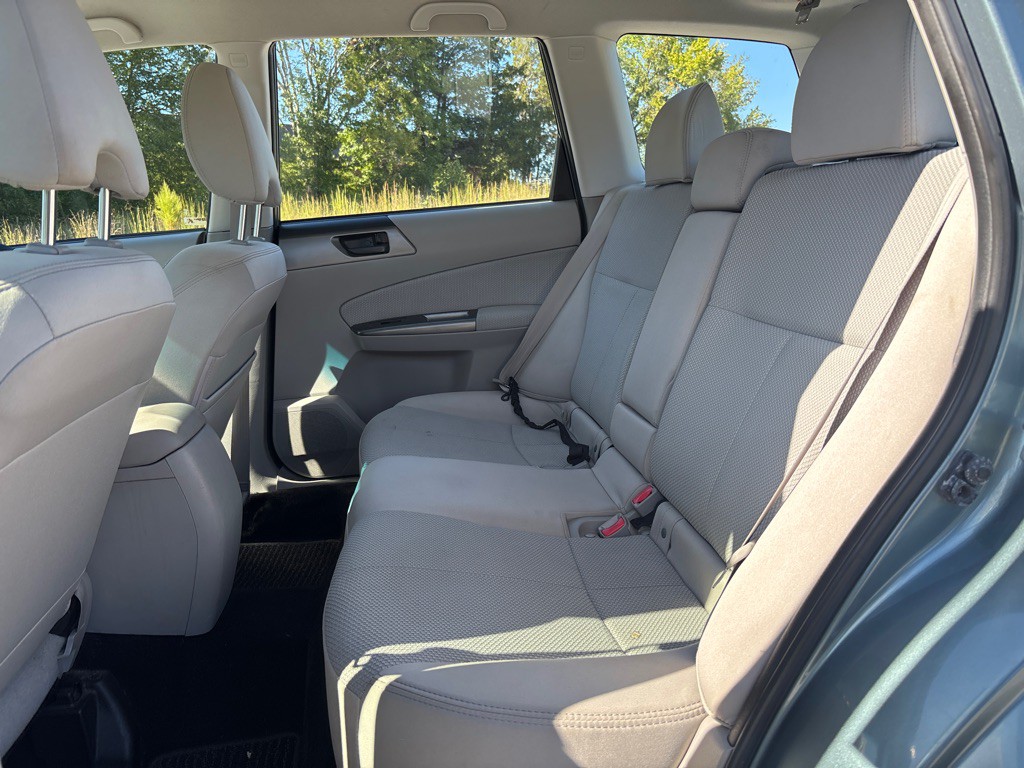 2011 Subaru Forester Image 12