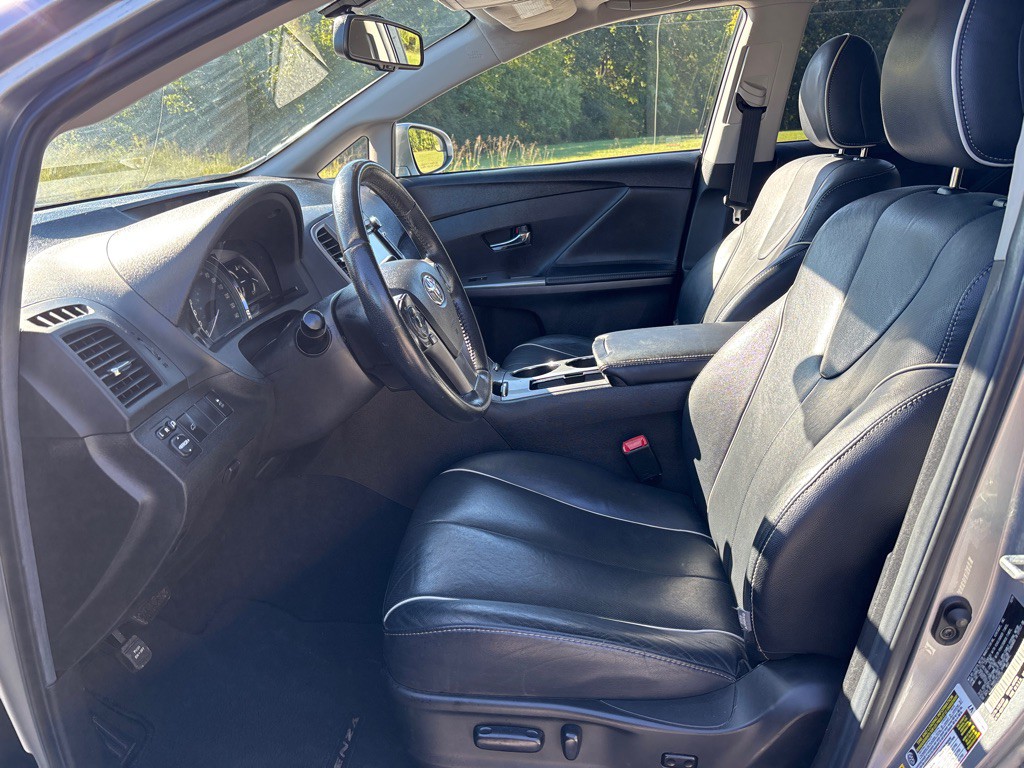 2015 Toyota Venza Image 11