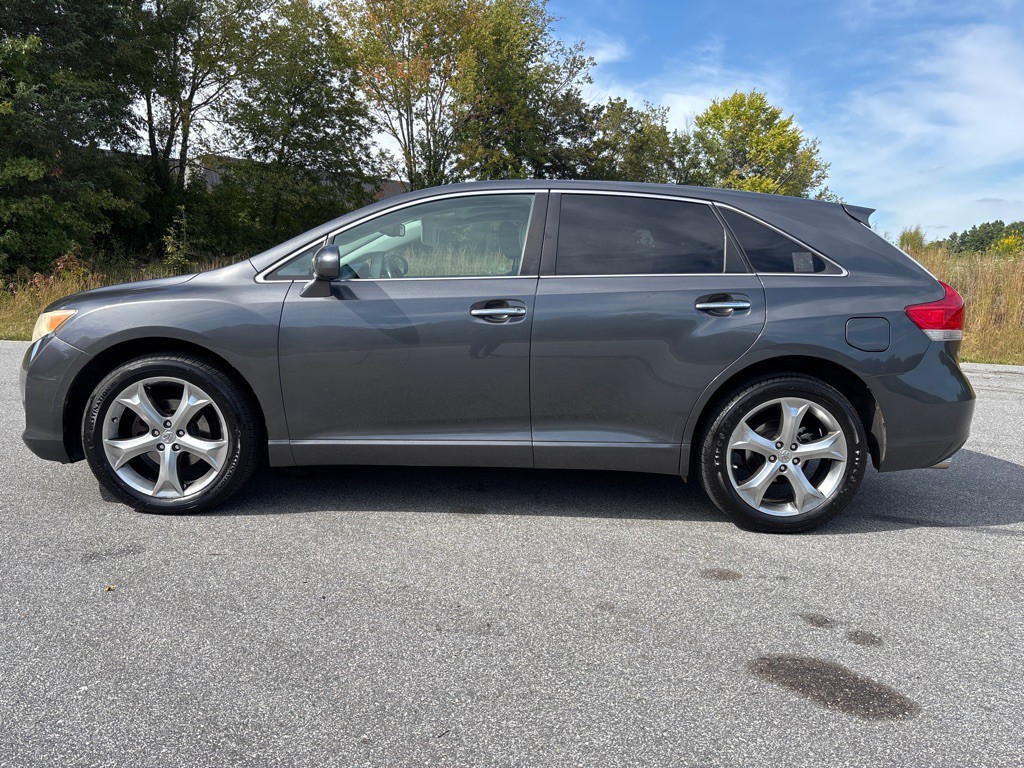 2012 Toyota Venza Image 2