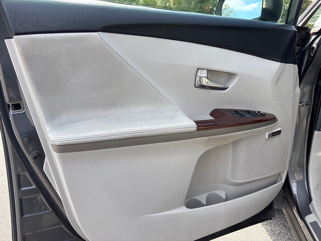 2012 Toyota Venza Image 10