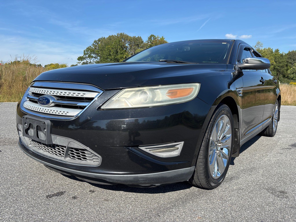 2011 Ford Taurus Image 1
