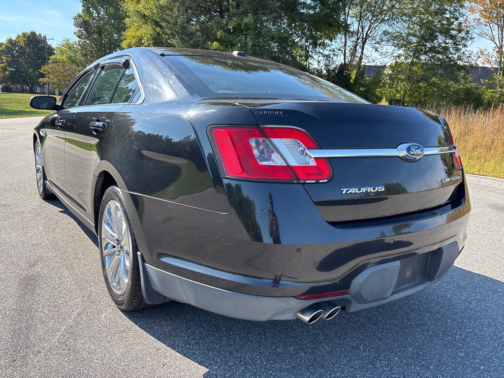 2011 Ford Taurus Image 3