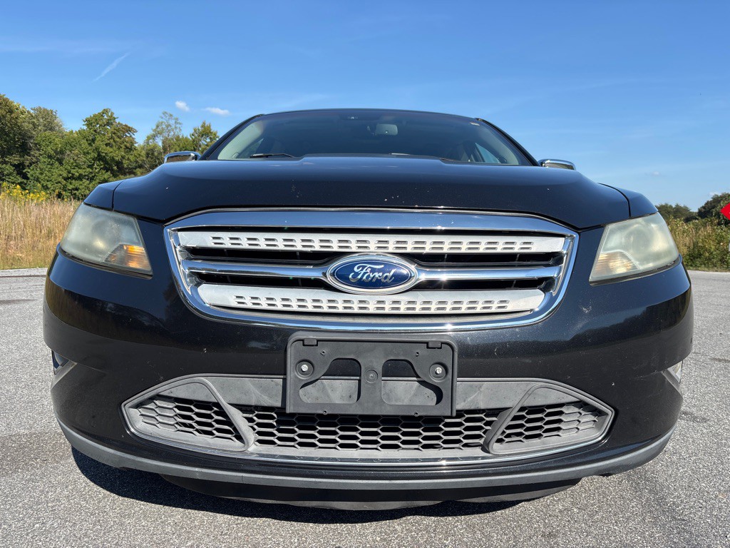 2011 Ford Taurus Image 8