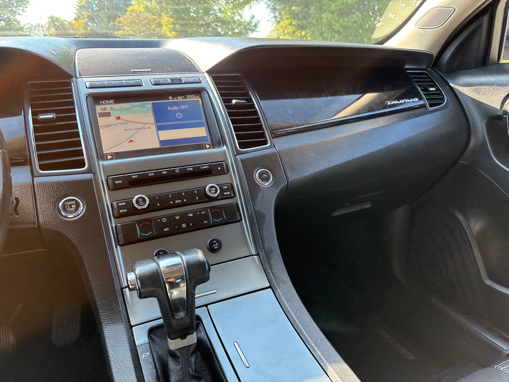 2011 Ford Taurus Image 14