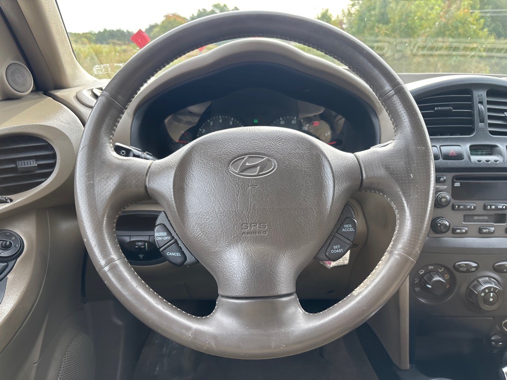 2004 Hyundai Santa Fe Image 13