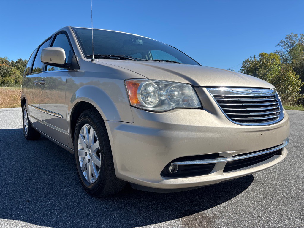 2013 Chrysler Town & Country Image 7