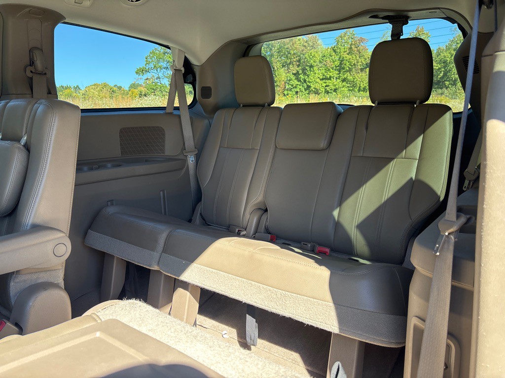2013 Chrysler Town & Country Image 13