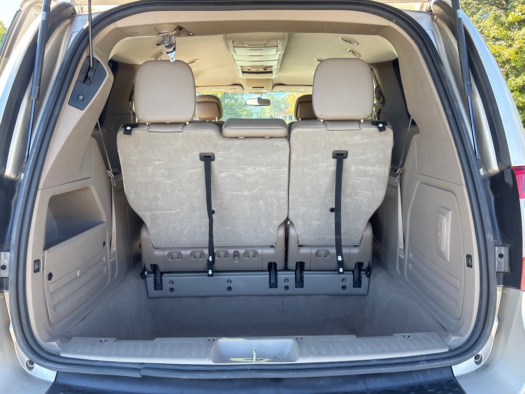 2013 Chrysler Town & Country Image 14