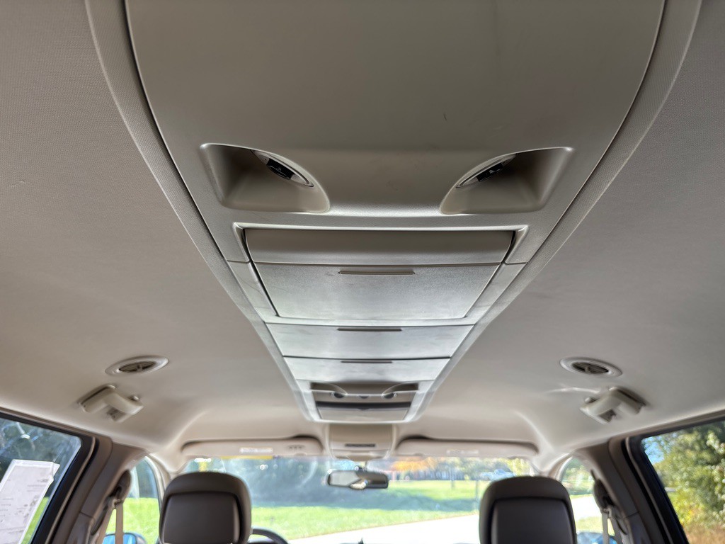 2013 Chrysler Town & Country Image 15