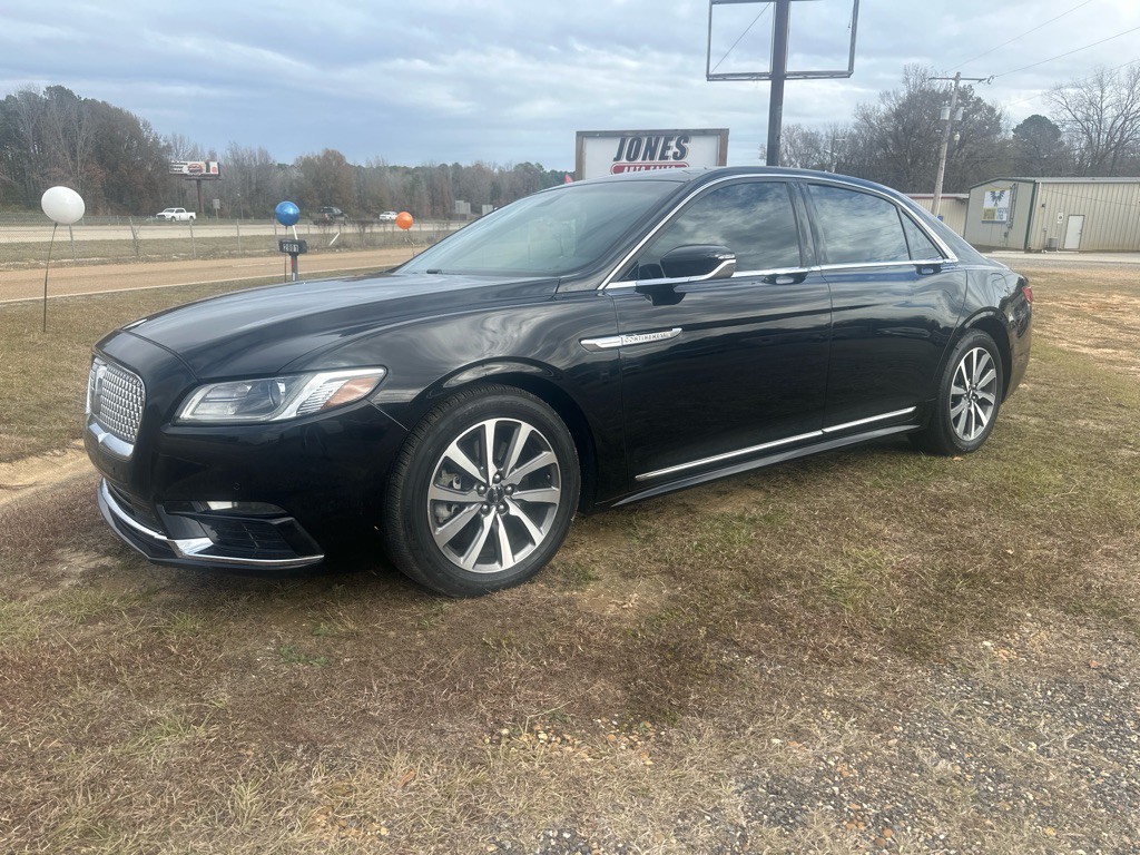 2017 Lincoln Continental Image 1