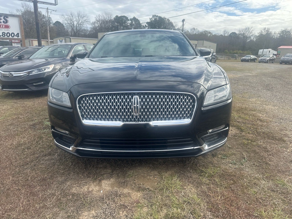 2017 Lincoln Continental Image 2