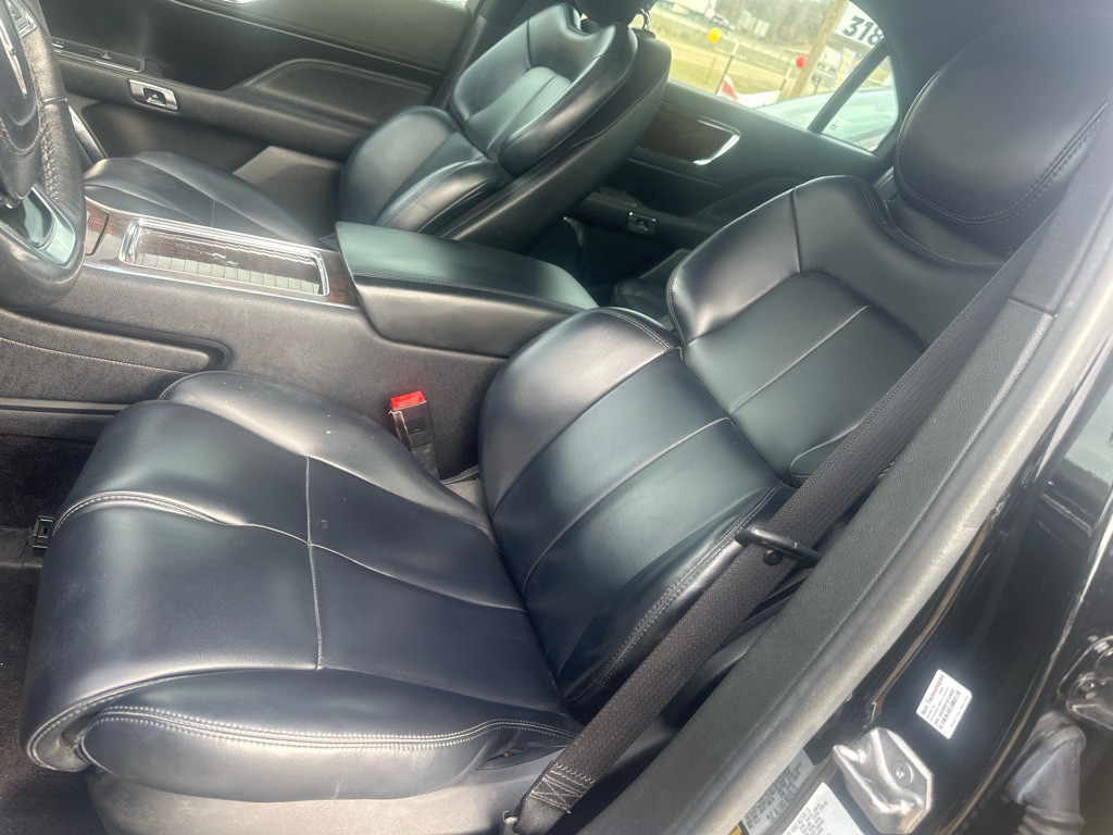 2017 Lincoln Continental Image 9