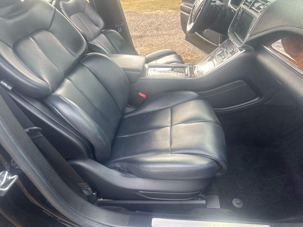 2017 Lincoln Continental Image 13