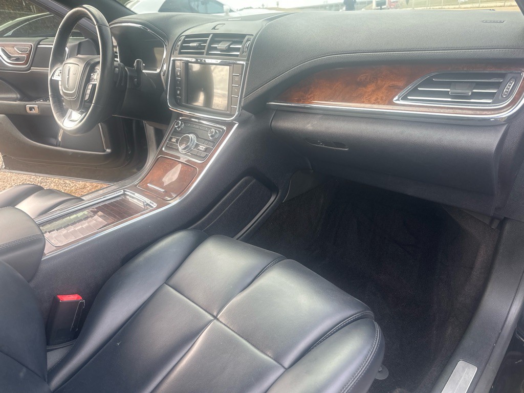 2017 Lincoln Continental Image 14