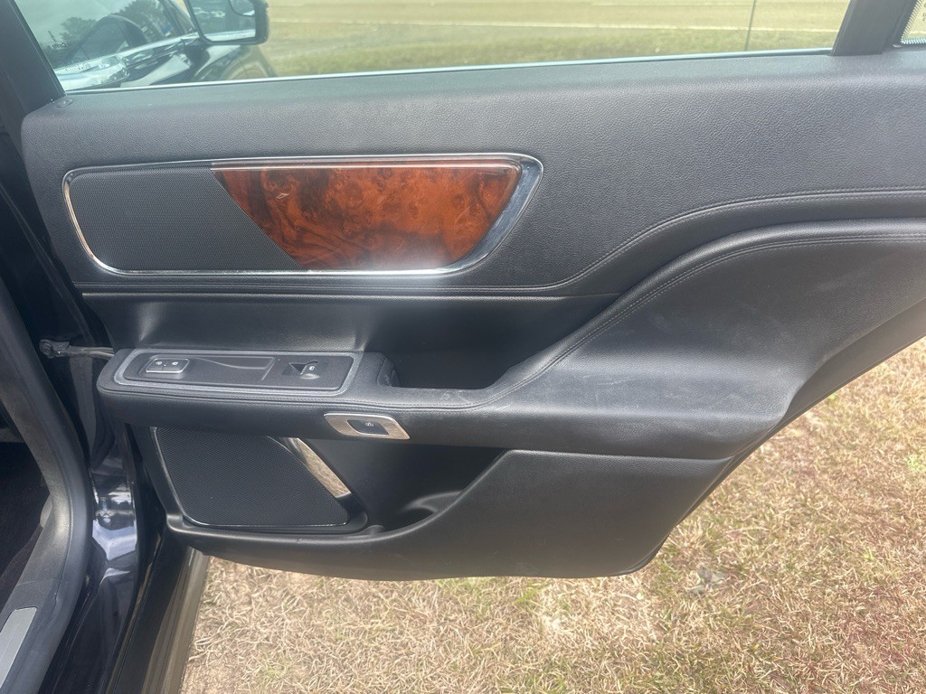 2017 Lincoln Continental Image 18