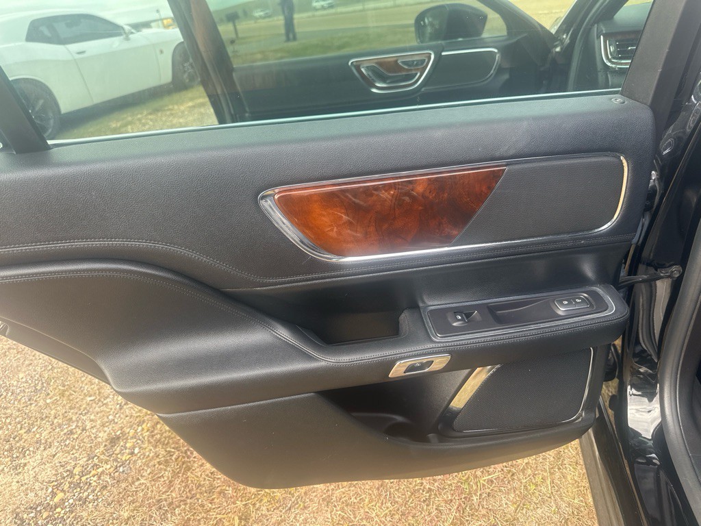 2017 Lincoln Continental Image 19