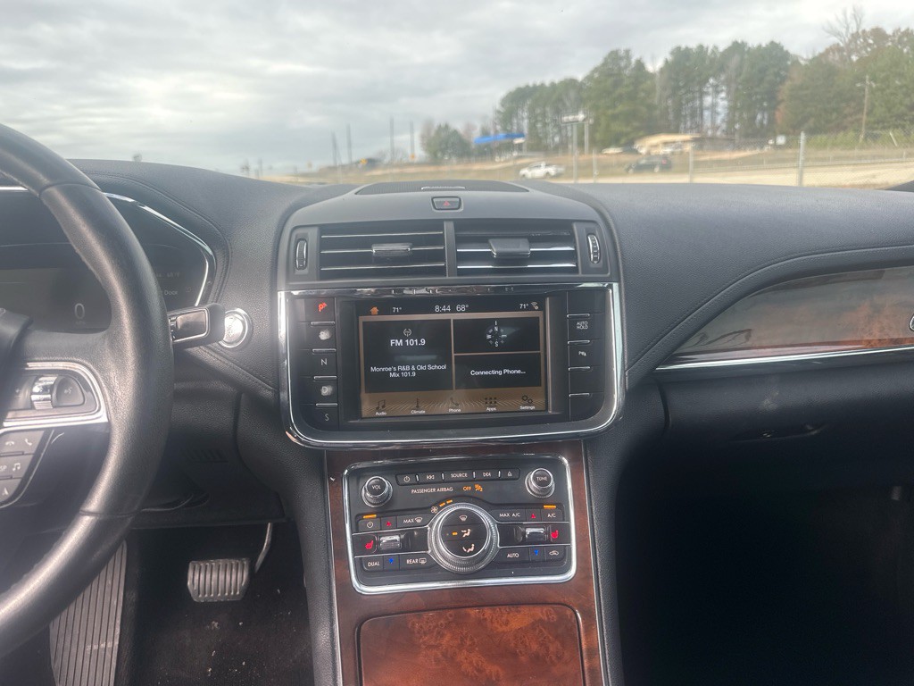 2017 Lincoln Continental Image 21