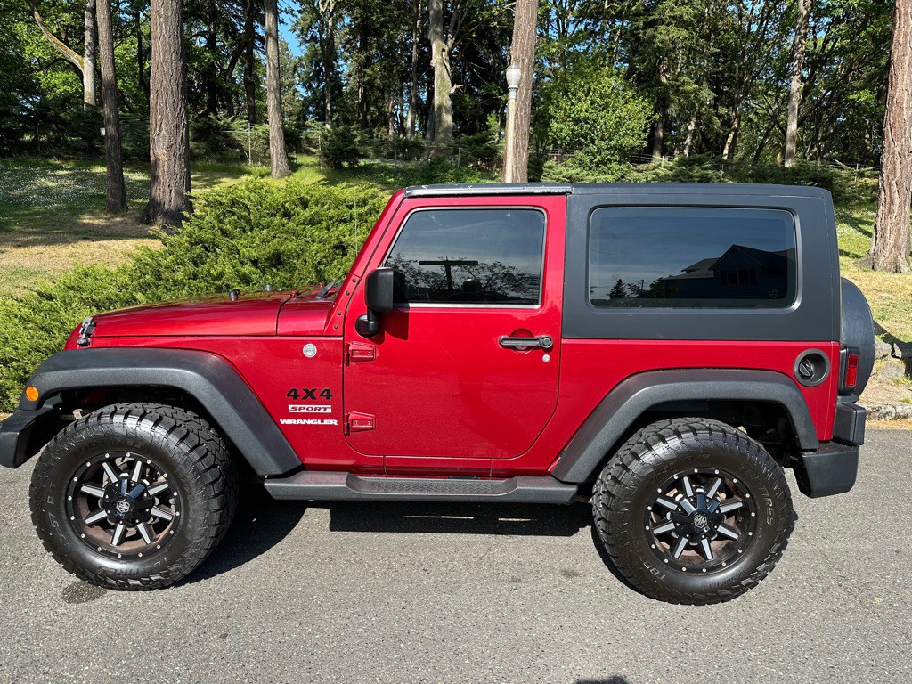 2011 Jeep Wrangler Image 2