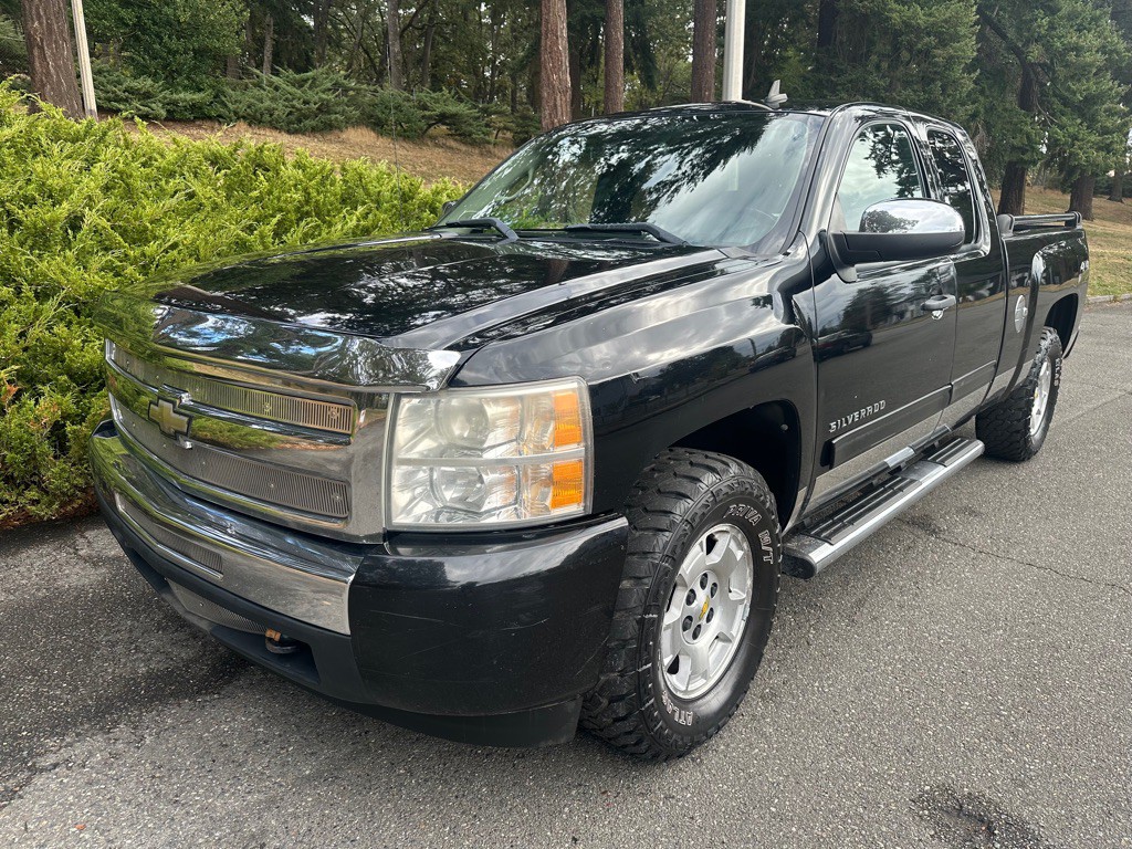 2011 Chevrolet Silverado 1500 Image 2