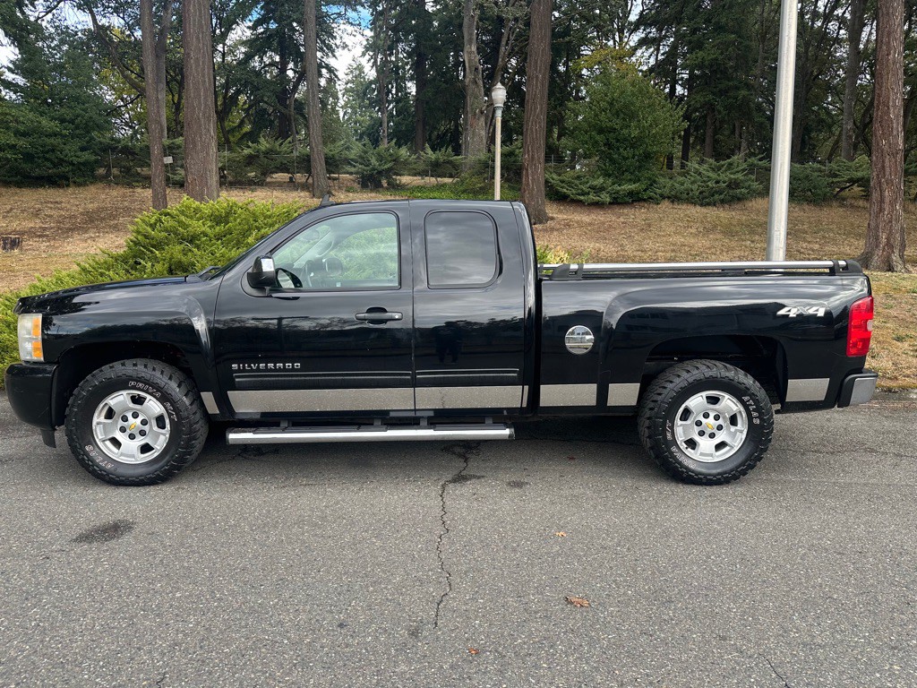 2011 Chevrolet Silverado 1500 Image 3