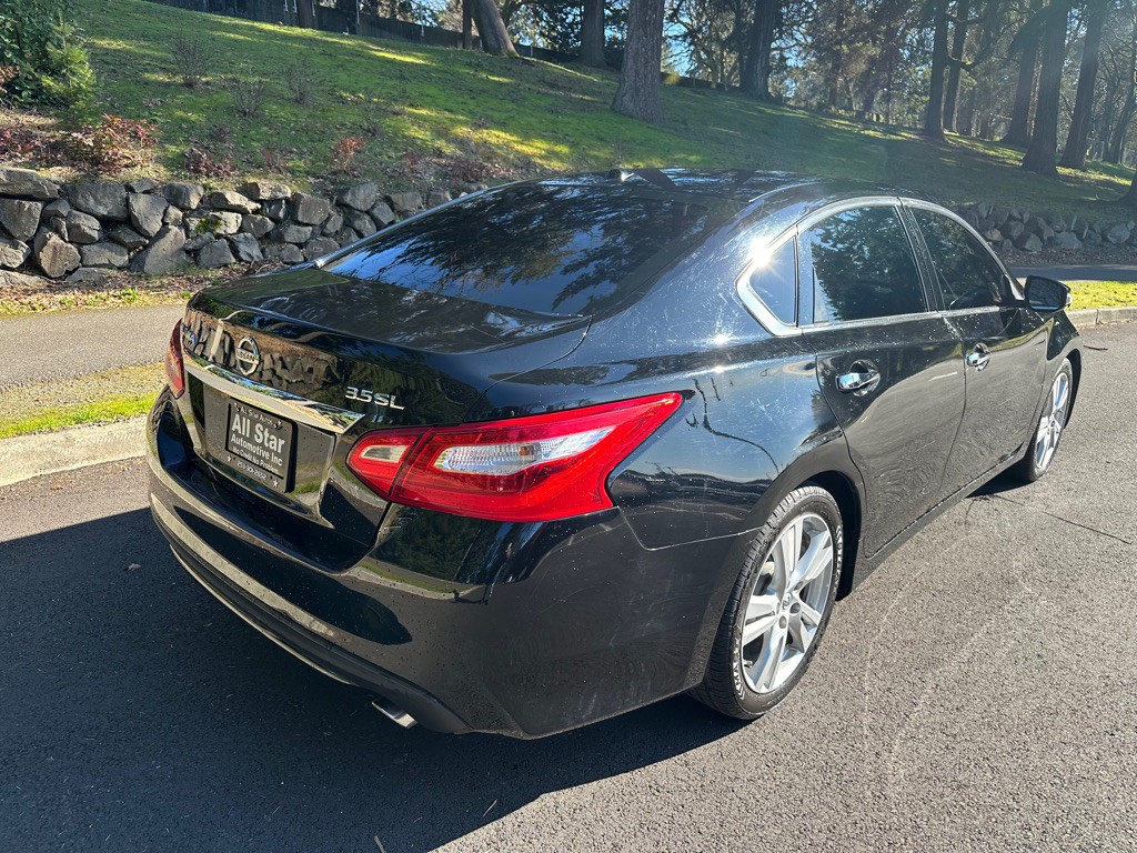 2017 Nissan Altima Image 2