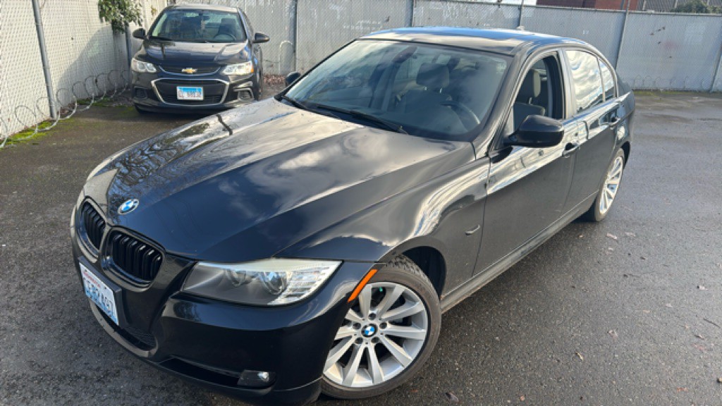 2010 BMW 3 Series Image 2