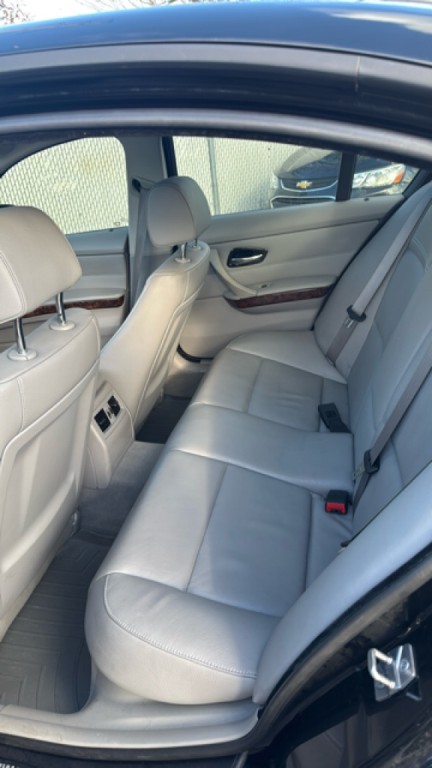 2010 BMW 3 Series Image 6