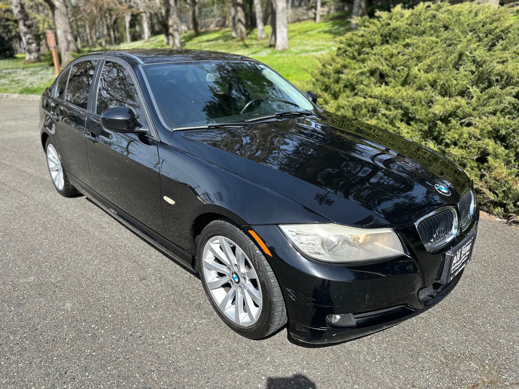 2011 BMW 3 Series Image 1