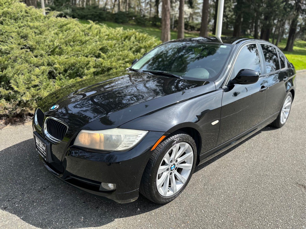 2011 BMW 3 Series Image 2
