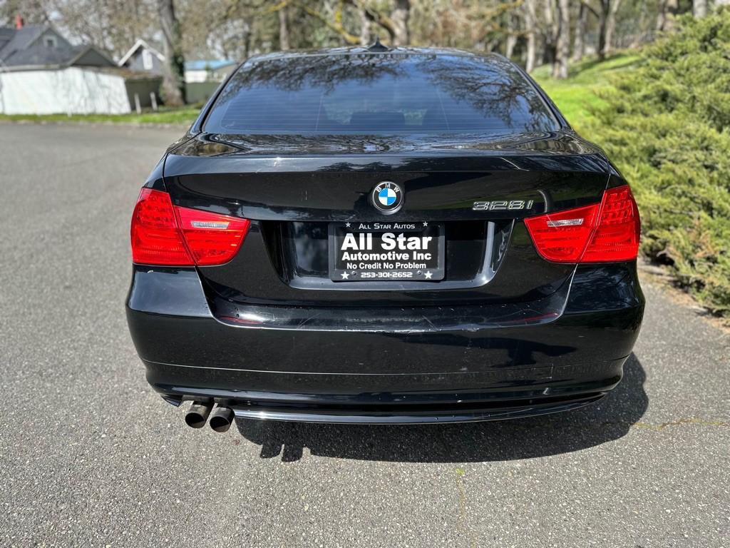 2011 BMW 3 Series Image 6